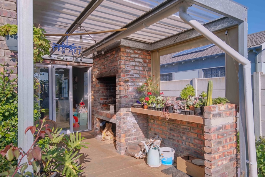 3 Bedroom Property for Sale in Fairview Eastern Cape